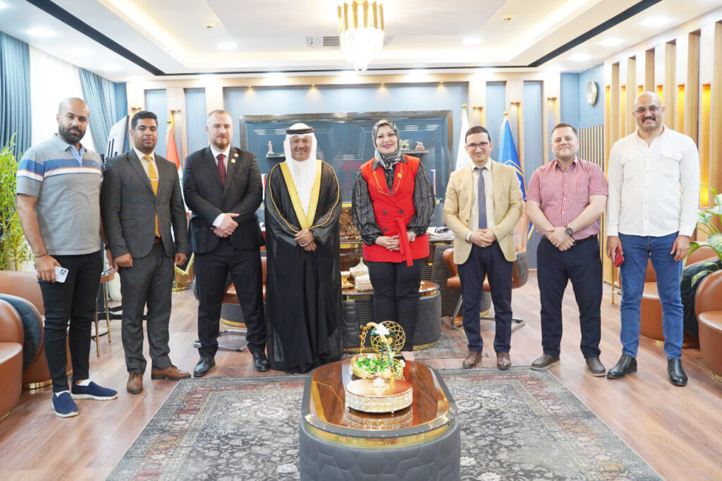 وقعت الجامعة التقنية الشمالية متمثلة برئيستها الاستاذ الدكتورة علياء عباس علي العطار والاتحاد العربي للتطوع متمثلة بالشيخ حسن بوهزاع رئيس الاتحاد مذكرة تفاهم مشتركة بهدف تعزيز التعاون في عدة مجالات مهمة، وتضمنت المذكرة جهود تعزيز التواصل بين المؤسسات الأكاديمية والجامعة، وتقديم دعم لتطوير مهارات الشباب وتعزيز قدراتهم في المجتمع. وأعرب الشيخ حسن بوهزاع، رئيس الإتحاد العربي للتطوع، عن سعادته بهذه الشراكة التي تعكس التزام الإتحاد بتعزيز التنمية المستدامة وتطوير المجتمع العربي. بينما أشادت الأستاذ الدكتورة علياء عباس العطار، رئيس الجامعة التقنية الشمالية، بأهمية هذه المبادرة في دعم الشباب وتطوير قدراتهم لخدمة المجتمع. يُذكر أن المذكرة تهدف أيضاً إلى توفير برامج تأهيل وتدريب في مجال ريادة الأعمال، وتعزيز التواصل والتفاعل بين الطلاب والمجتمع العربي.